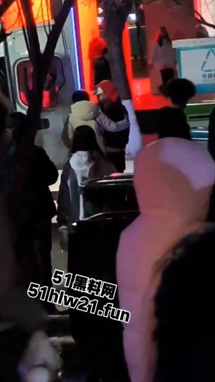 山西一高校女生厕所产子,涉事学校曝光内情,知情人透漏是教育系大一新生,毕业后找工作一定有优势。 第6张 山西一高校女生厕所产子,涉事学校曝光内情,知情人透漏是教育系大一新生,毕业后找工作一定有优势。 第6张