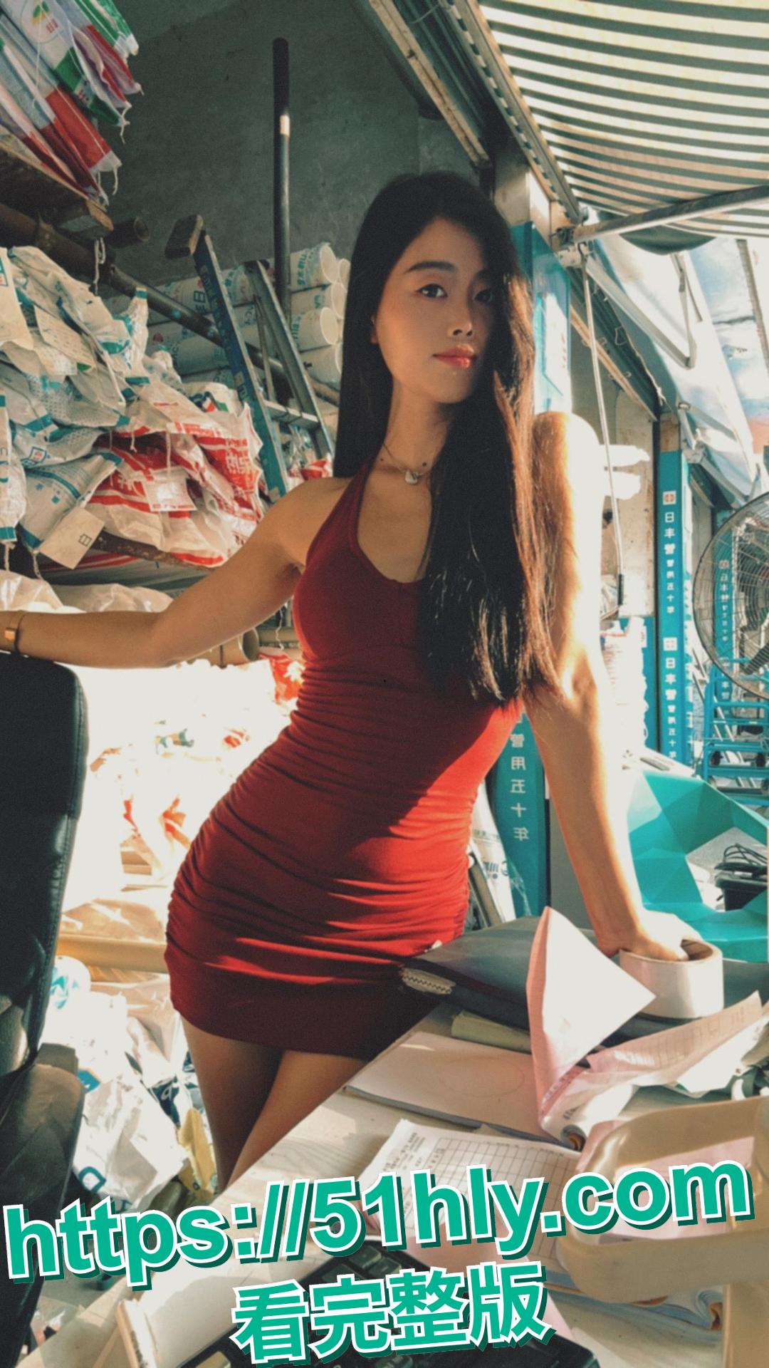 一夜之间，安徽合肥某夜市炸锅了！“裸体女侠”怒砸大排档。  第2张