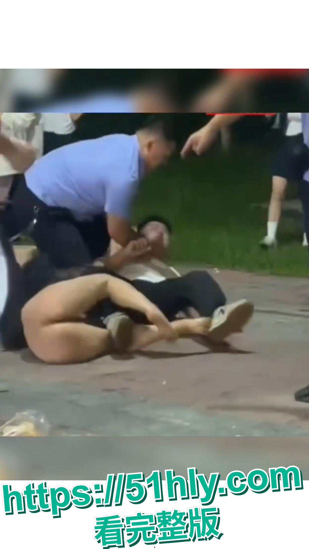 一夜之间，安徽合肥某夜市炸锅了！“裸体女侠”怒砸大排档。  第8张