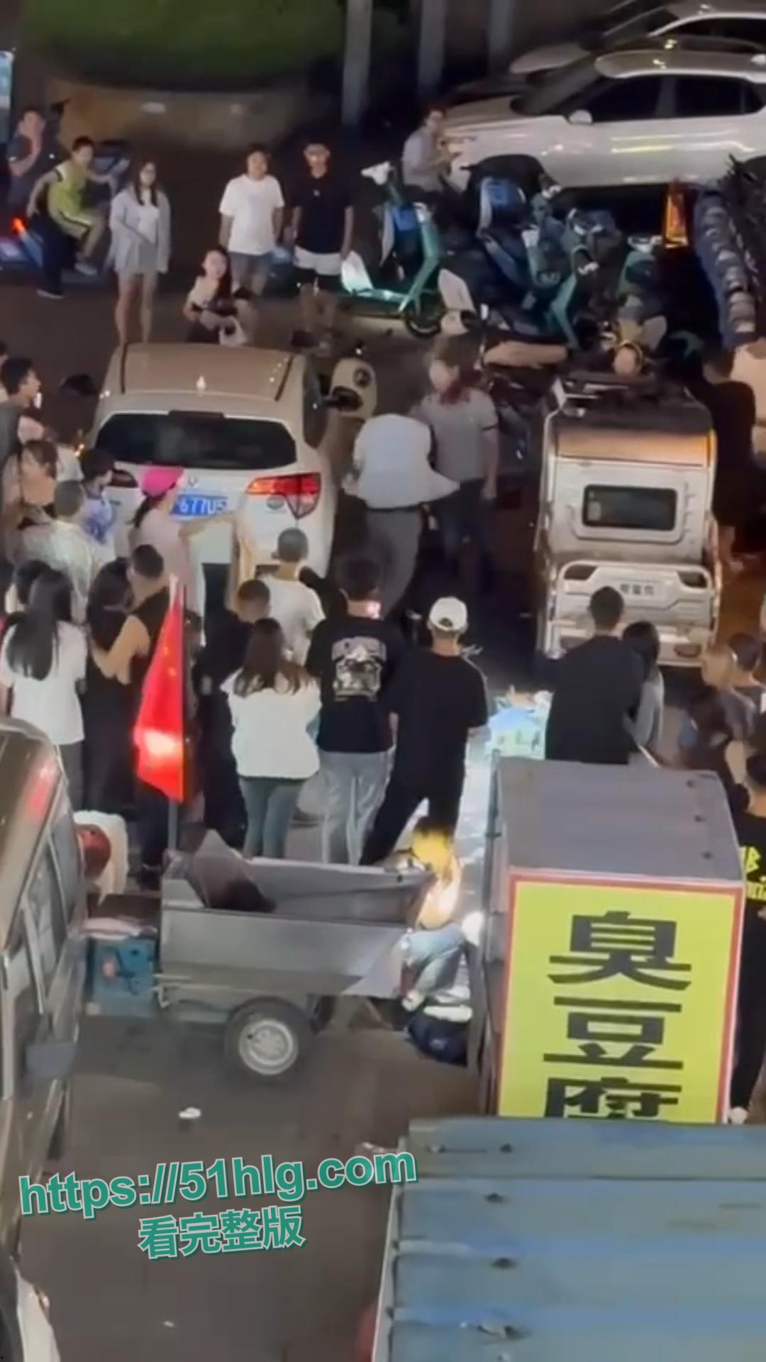 【山东潍坊】小康河夜市惊现血案!争地摊位引发骇人命案,两男激烈冲突,一刀封喉 第2张 【山东潍坊】小康河夜市惊现血案!争地摊位引发骇人命案,两男激烈冲突,一刀封喉 第2张