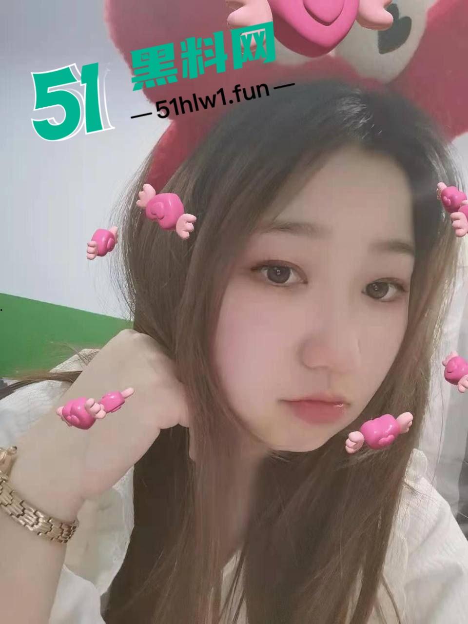 西安反差婊母狗教师，白天教书育人晚上变身母狗开始自拍给网友上性教育课程自慰视频曝光。  第2张