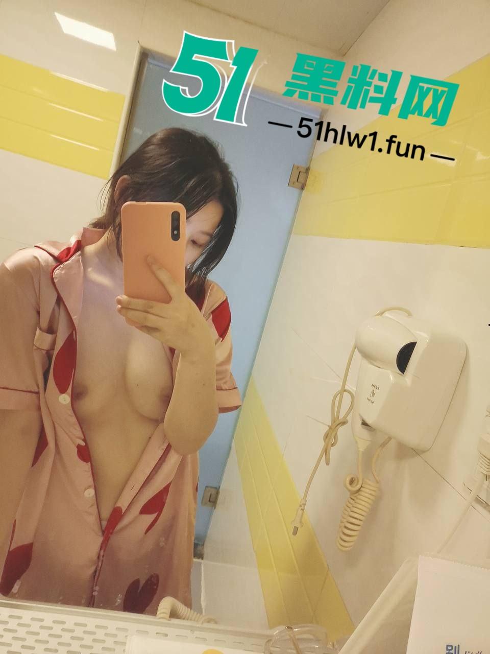 西安反差婊母狗教师，白天教书育人晚上变身母狗开始自拍给网友上性教育课程自慰视频曝光。  第3张