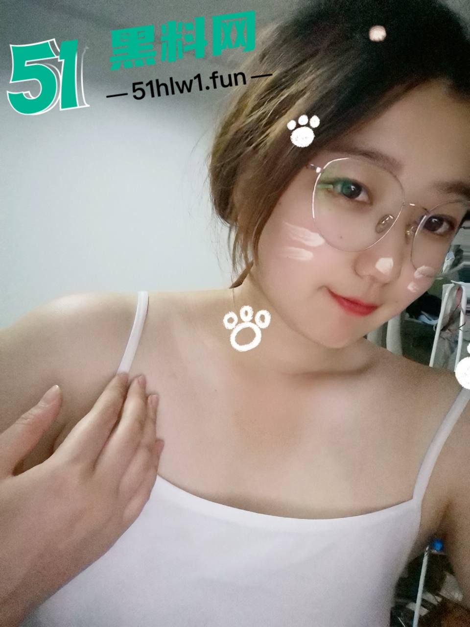 西安反差婊母狗教师，白天教书育人晚上变身母狗开始自拍给网友上性教育课程自慰视频曝光。  第4张