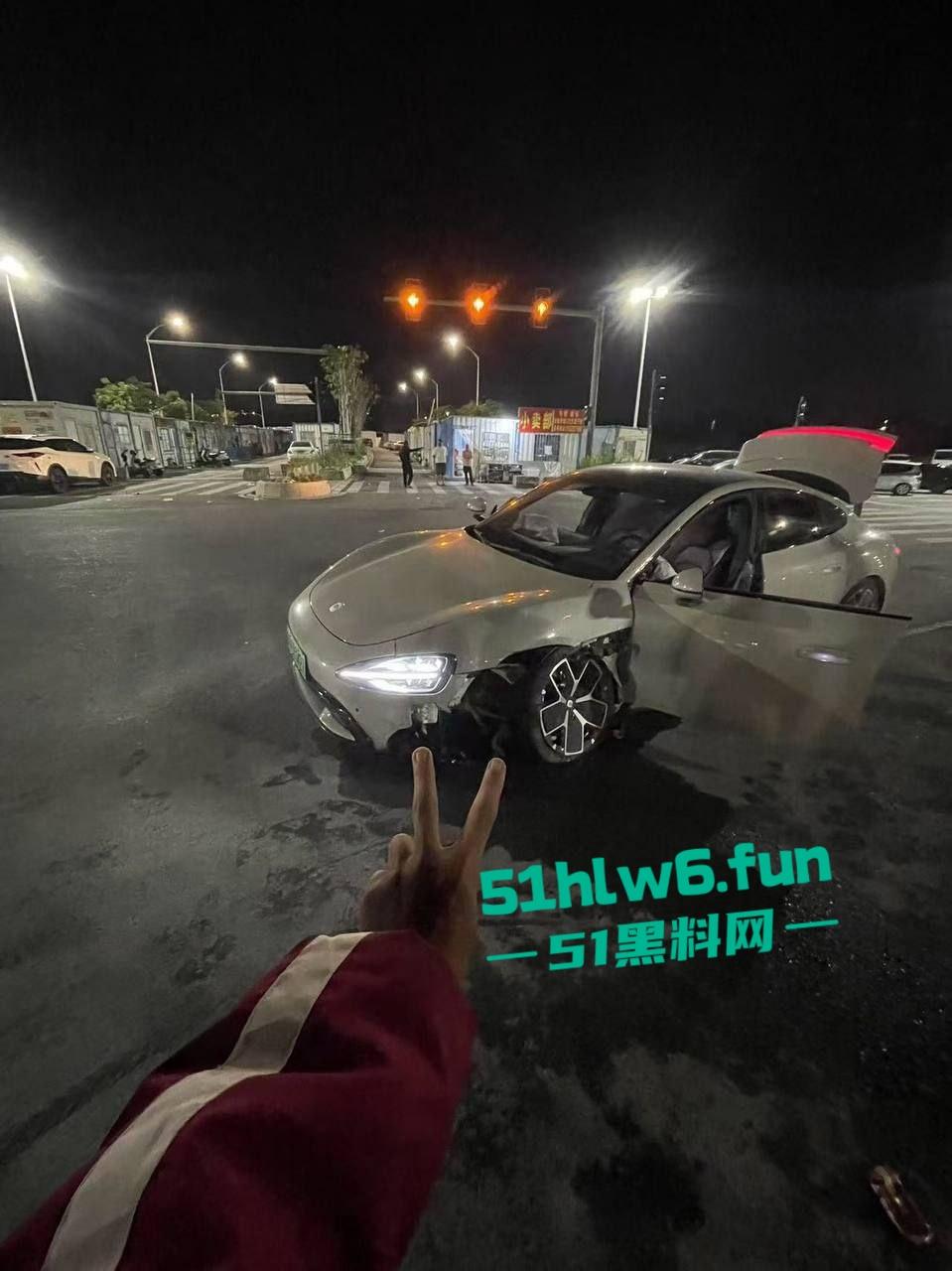 泉州小米SU7Ultra驾驶员用临时牌照,市区内狂飙150公里每小时躲闪不及将骑车人撞飞! 第1张 泉州小米SU7Ultra驾驶员用临时牌照,市区内狂飙150公里每小时躲闪不及将骑车人撞飞! 第1张