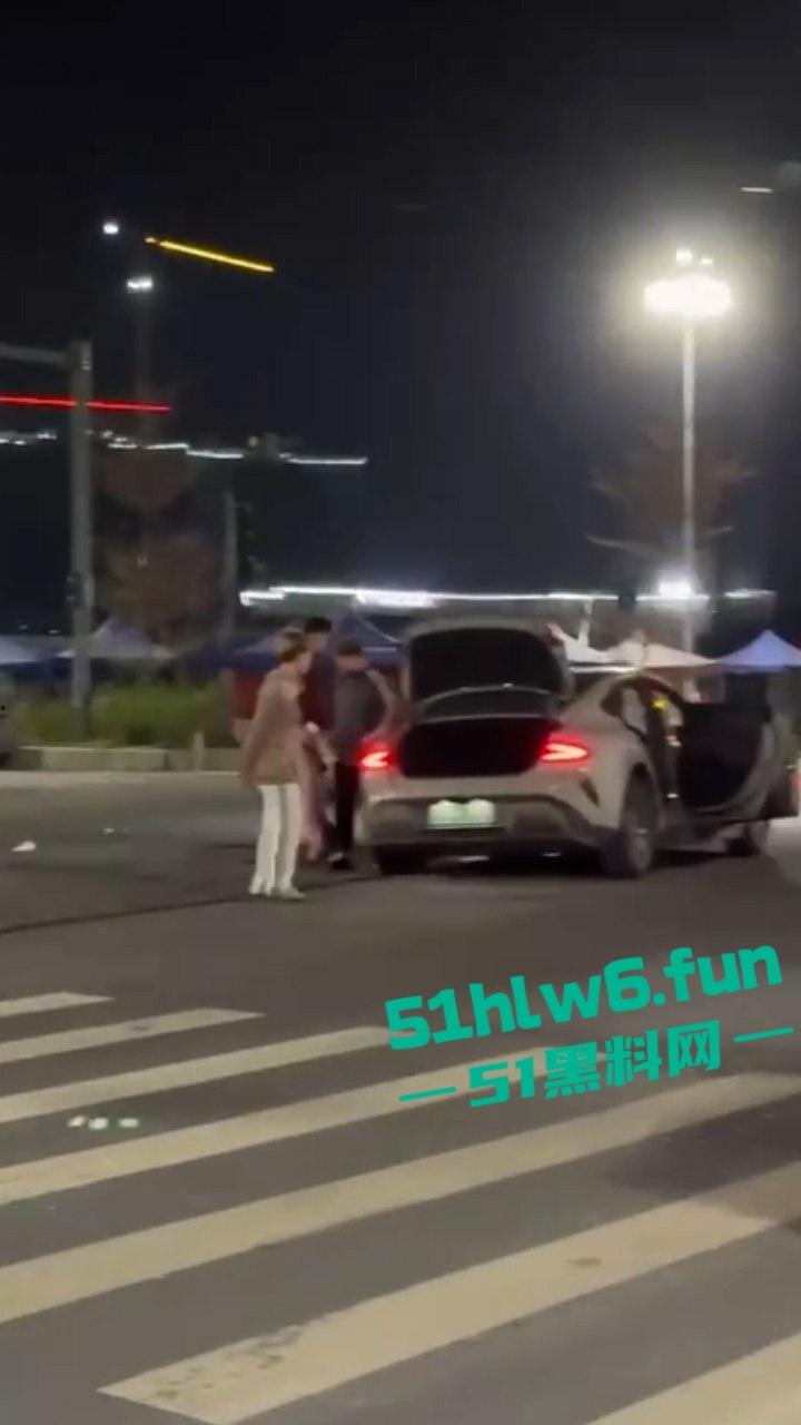 泉州小米SU7Ultra驾驶员用临时牌照,市区内狂飙150公里每小时躲闪不及将骑车人撞飞! 第6张 泉州小米SU7Ultra驾驶员用临时牌照,市区内狂飙150公里每小时躲闪不及将骑车人撞飞! 第6张