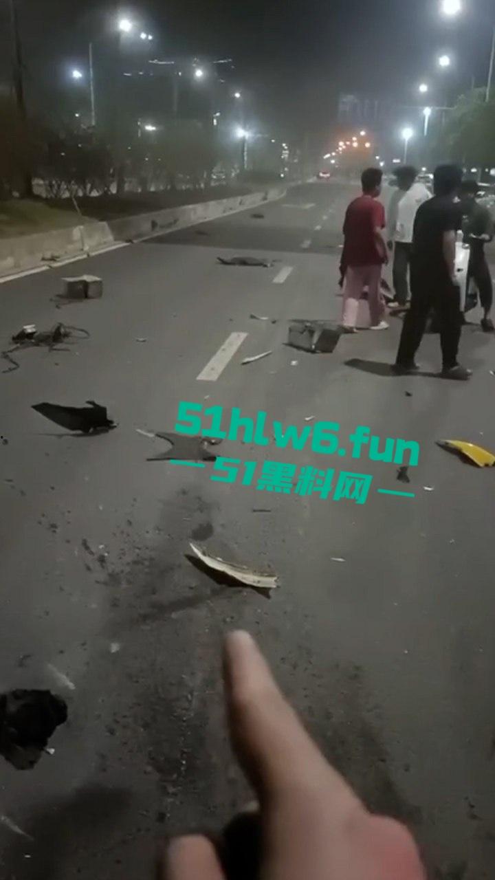 泉州小米SU7Ultra驾驶员用临时牌照,市区内狂飙150公里每小时躲闪不及将骑车人撞飞! 第7张 泉州小米SU7Ultra驾驶员用临时牌照,市区内狂飙150公里每小时躲闪不及将骑车人撞飞! 第7张