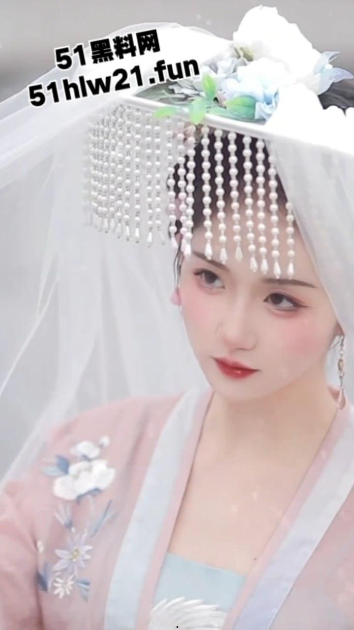 抖音百万粉丝网红【焕儿】被金主爸爸线下调教，情趣制服极致诱惑，再被金主各种姿势爆肏内射。  第5张