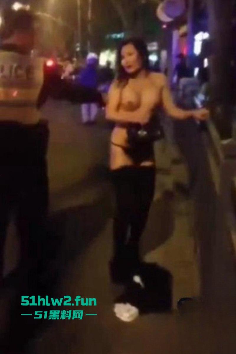 醉酒美女精选合集!上海醉酒女当街脱衣求外国人操她,结果被警方制止并带走! 第5张 醉酒美女精选合集!上海醉酒女当街脱衣求外国人操她,结果被警方制止并带走! 第5张