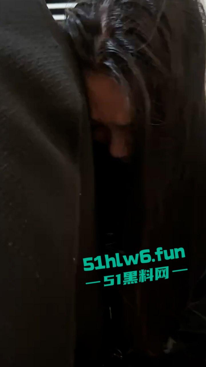 福建真实抓奸实拍,奸夫淫妇家中私会被突然回来的正主当场抓奸,撕逼现场还一直维护小三。 第5张 福建真实抓奸实拍,奸夫淫妇家中私会被突然回来的正主当场抓奸,撕逼现场还一直维护小三。 第5张