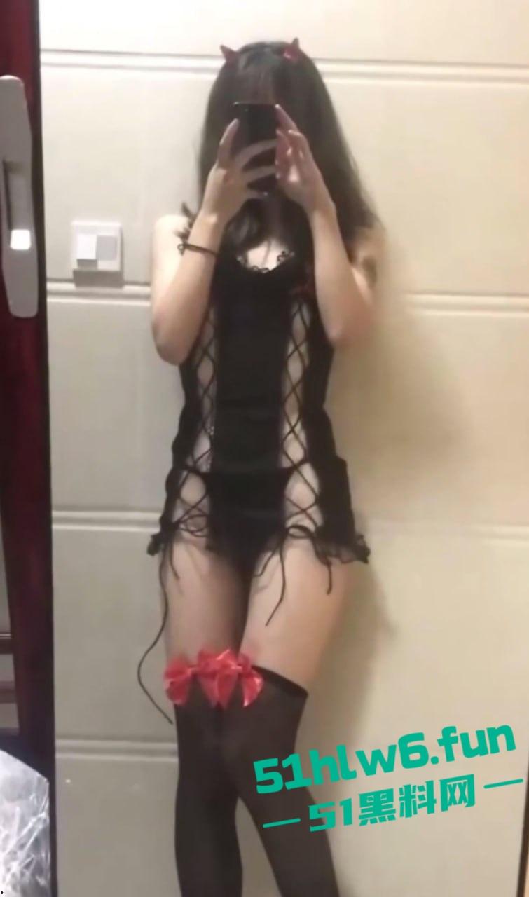 南昌银行信用卡专员【刘茜茜】与男友各自淫乐,互相暴露后被男友先告状曝光性爱视频。 第7张 南昌银行信用卡专员【刘茜茜】与男友各自淫乐,互相暴露后被男友先告状曝光性爱视频。 第7张