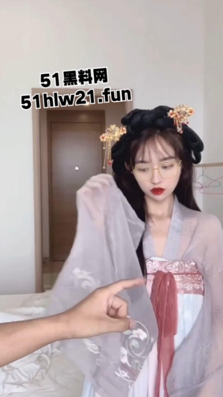 超美玉女91女神【不见星空】火遍全网性感嫩妹,穿性感包臀裙秀修长美腿和口活技巧,肥美翘臀后入太刺激了。 第2张 超美玉女91女神【不见星空】火遍全网性感嫩妹,穿性感包臀裙秀修长美腿和口活技巧,肥美翘臀后入太刺激了。 第2张