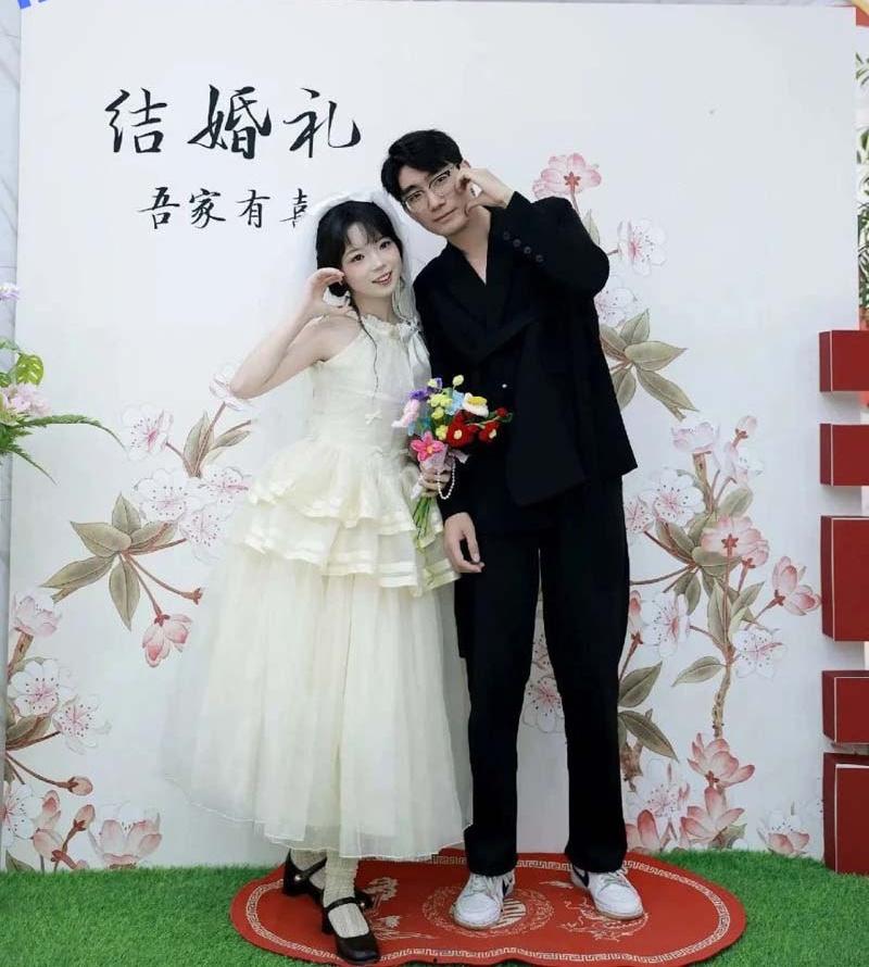 江苏新娘李娜婚礼前夜与前男友告别炮流出 清纯新娘穿着性感婚纱被爆操 骚穴灌满精子与老公参加婚礼 真够离谱  第1张