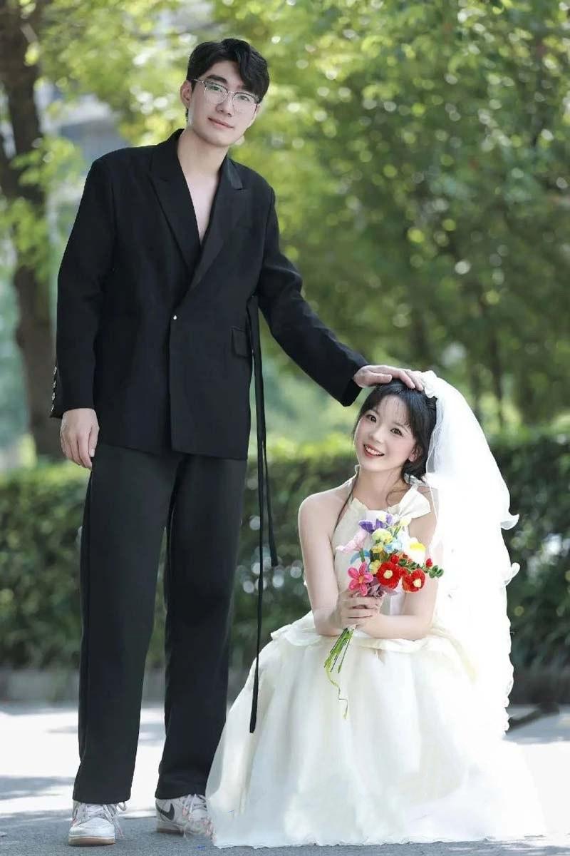 江苏新娘李娜婚礼前夜与前男友告别炮流出 清纯新娘穿着性感婚纱被爆操 骚穴灌满精子与老公参加婚礼 真够离谱  第3张