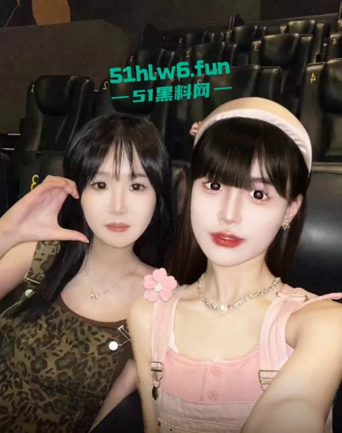 抖音20W粉丝大长腿女神级网红【亲亲小渝】金主高价定制,低角度美景甜美蜜桃臀! 第2张 抖音20W粉丝大长腿女神级网红【亲亲小渝】金主高价定制,低角度美景甜美蜜桃臀! 第2张