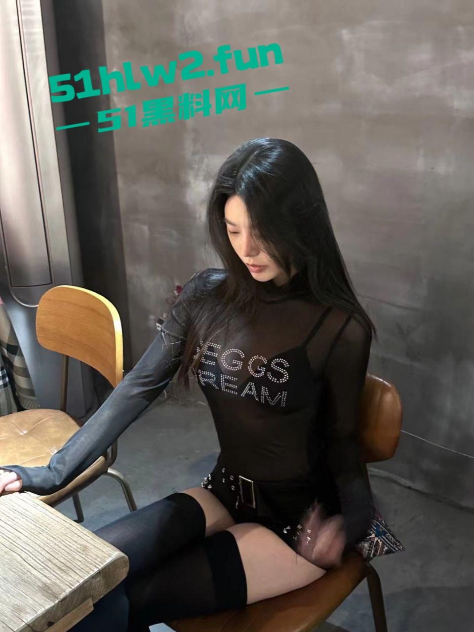 抖音高颜值女神【枭娍】曾6千都只能买下,擦边小视频的主播终于是被大哥拿下就是拍摄这角度太刁钻。 第3张 抖音高颜值女神【枭娍】曾6千都只能买下,擦边小视频的主播终于是被大哥拿下就是拍摄这角度太刁钻。 第3张