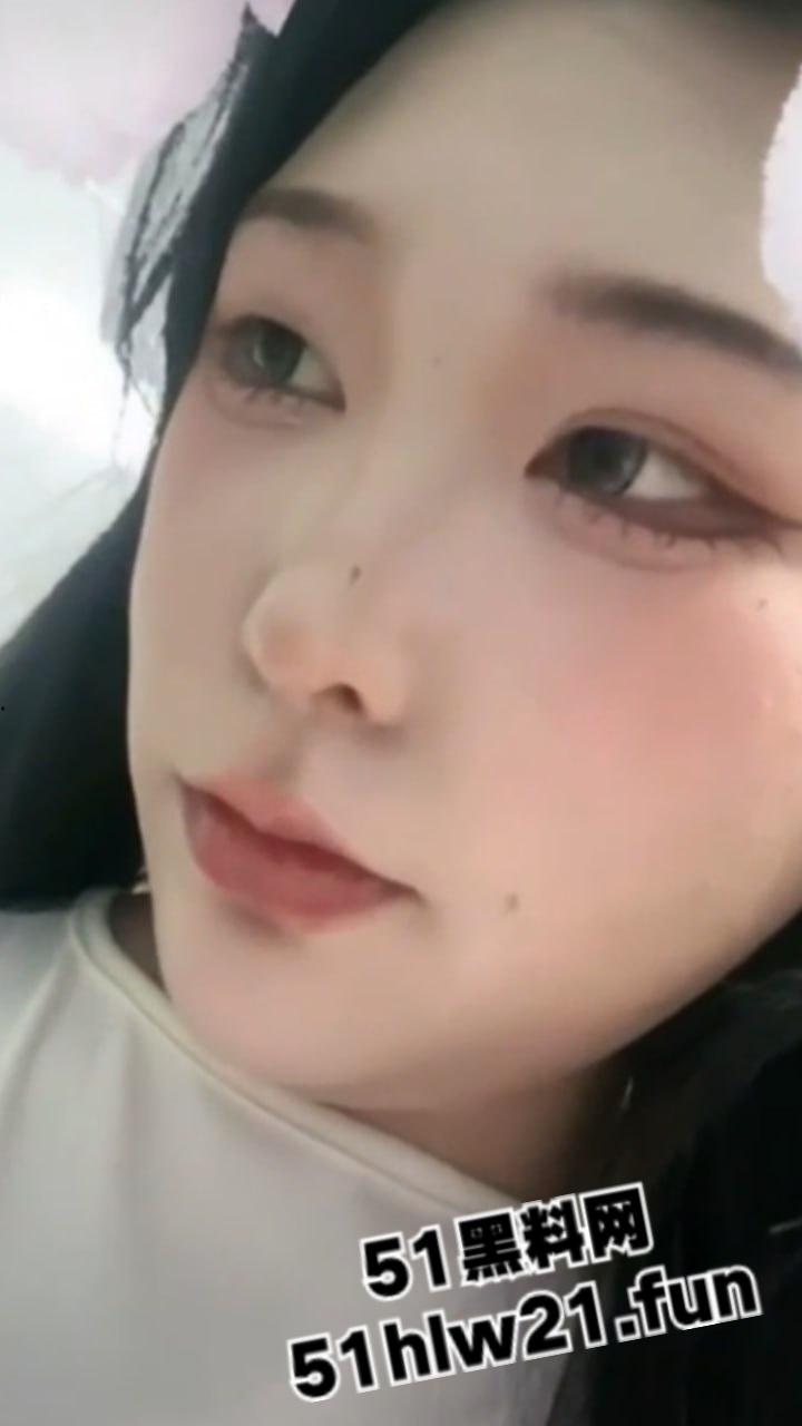 湖北抖音网红【丫丫有肉】身材超傲人的骚母狗,直播时各种走光露点,看着这骚逼是故意的啊。 第5张 湖北抖音网红【丫丫有肉】身材超傲人的骚母狗,直播时各种走光露点,看着这骚逼是故意的啊。 第5张