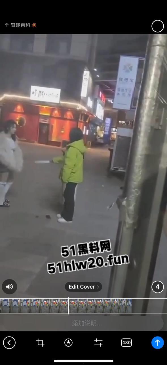 吉林长春精神小妹干架现场,一群精神小妹带着几个小伙围殴俩美女,打人者正在追捕当中。 第7张 吉林长春精神小妹干架现场,一群精神小妹带着几个小伙围殴俩美女,打人者正在追捕当中。 第7张