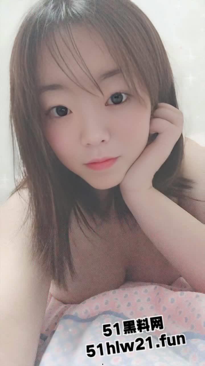 广州学生妹【钟绮晴】稚嫩的身体白嫩诱人，极致性感化身吸精神器，白虎粉穴被大屌无套乱干。  第10张