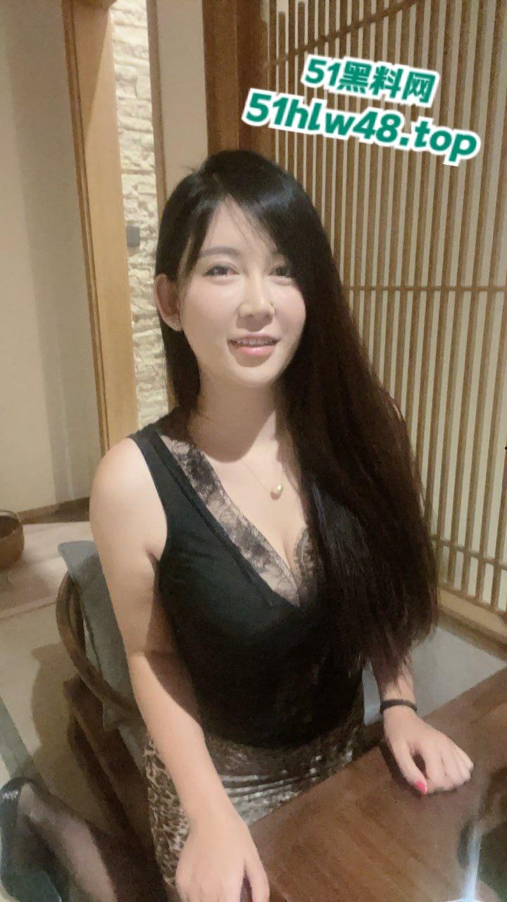 顶级尤物女神【李雅】高颜值完美身材，最新白衬衫超短裙私房写真系列大尺度私拍流出。  第1张