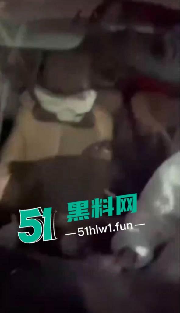 潮州新溪【淑武水果店】事件完整版，94年人妻出轨隔壁猪肉铺04年小伙，偷情野战被当场捉奸，竟开车顶撞亲夫。  第8张