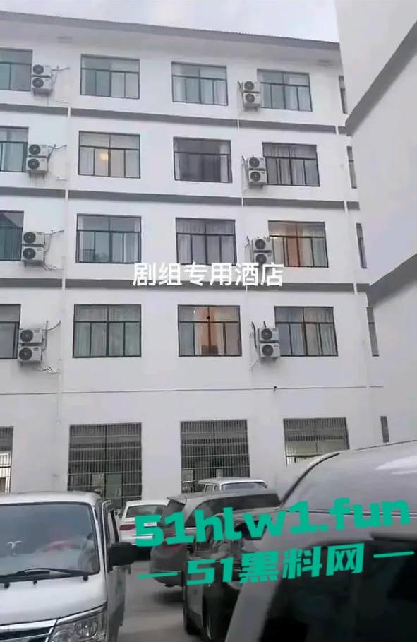 横店【玺尚酒店】逐玉剧组大瓜!三名武行轮奸一名女化妆师本来是4P淫乱闹大了变轮奸。 第4张 横店【玺尚酒店】逐玉剧组大瓜!三名武行轮奸一名女化妆师本来是4P淫乱闹大了变轮奸。 第4张