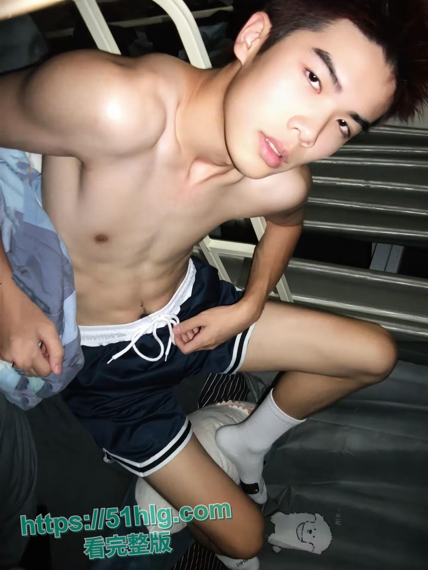 高颜值女粉千里送逼挨操!抖音网红【鸡腿弟弟】秀腹肌引得女粉垂青,边操边记录美好生活! 第1张 高颜值女粉千里送逼挨操!抖音网红【鸡腿弟弟】秀腹肌引得女粉垂青,边操边记录美好生活! 第1张