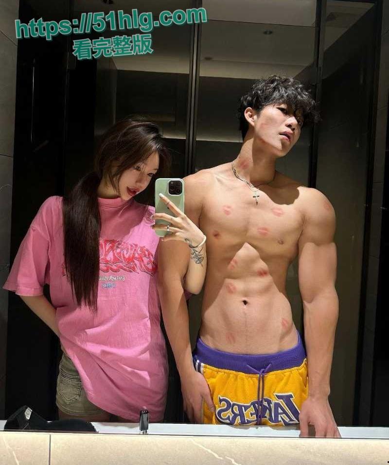 高颜值女粉千里送逼挨操!抖音网红【鸡腿弟弟】秀腹肌引得女粉垂青,边操边记录美好生活! 第2张 高颜值女粉千里送逼挨操!抖音网红【鸡腿弟弟】秀腹肌引得女粉垂青,边操边记录美好生活! 第2张