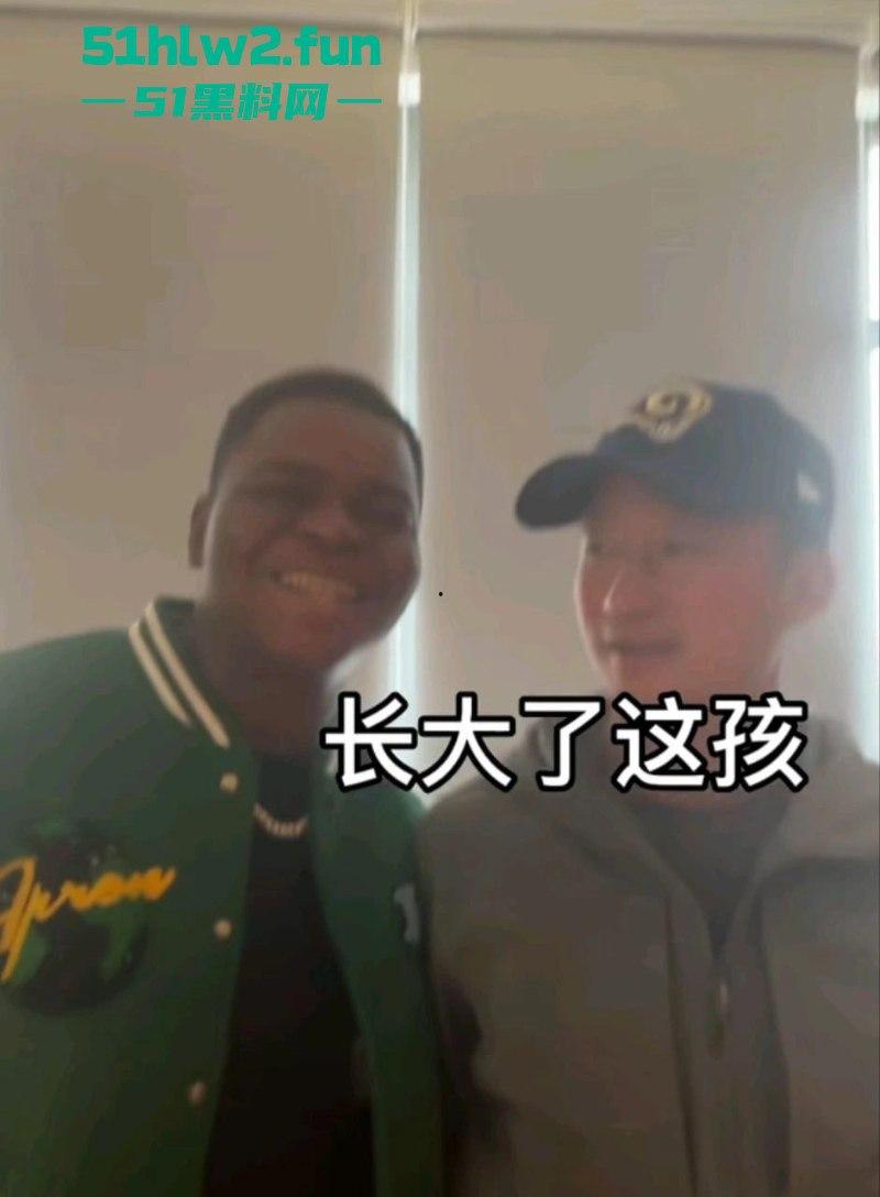 战狼2爆火的卖黄碟【小黑】竟转行干网黄了,网络带货卖伟哥约女神做爱亲自证实伟哥效果! 第5张 战狼2爆火的卖黄碟【小黑】竟转行干网黄了,网络带货卖伟哥约女神做爱亲自证实伟哥效果! 第5张