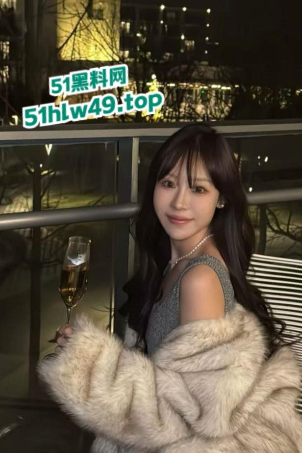 天津抖音小网红【崔玥】性感尤物，颜值超高私下骚的流水和大哥线下约炮被拍下曝光！  第2张