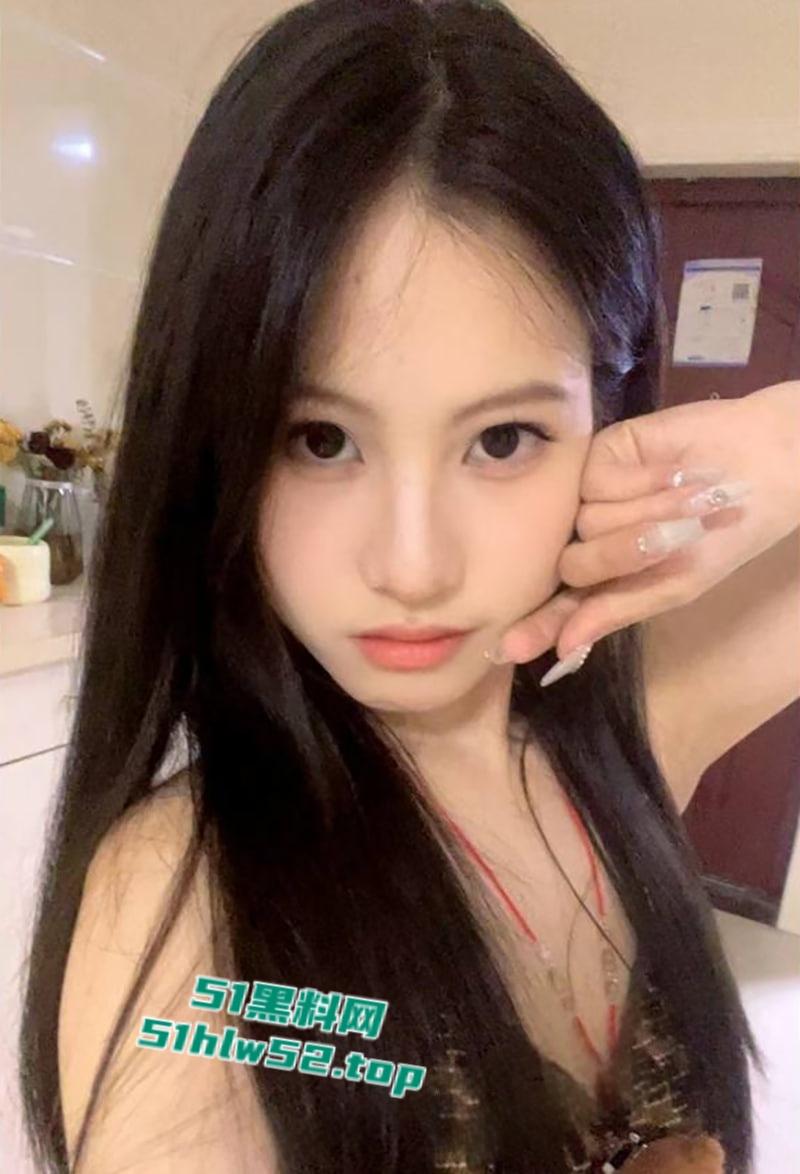 性感人妻少妇【小楼】穿着黑丝高跟被炮友各种体位抽插爆操，伴随着荡妇的淫叫，射到她的丝袜玉足上！  第2张