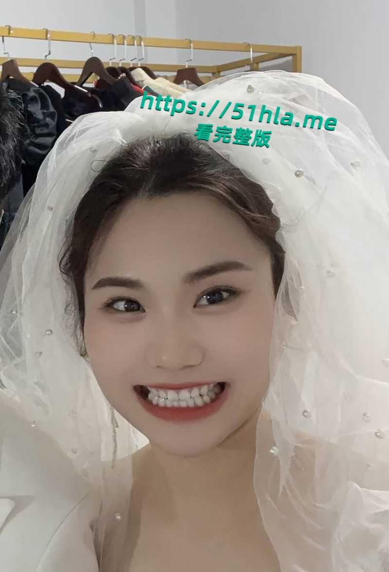 山东枣庄新婚夫妇酒店性爱私拍泄密，98年骚妻露脸激情口交，穿开档黑丝撅蜜桃臀被后入猛操！  第2张