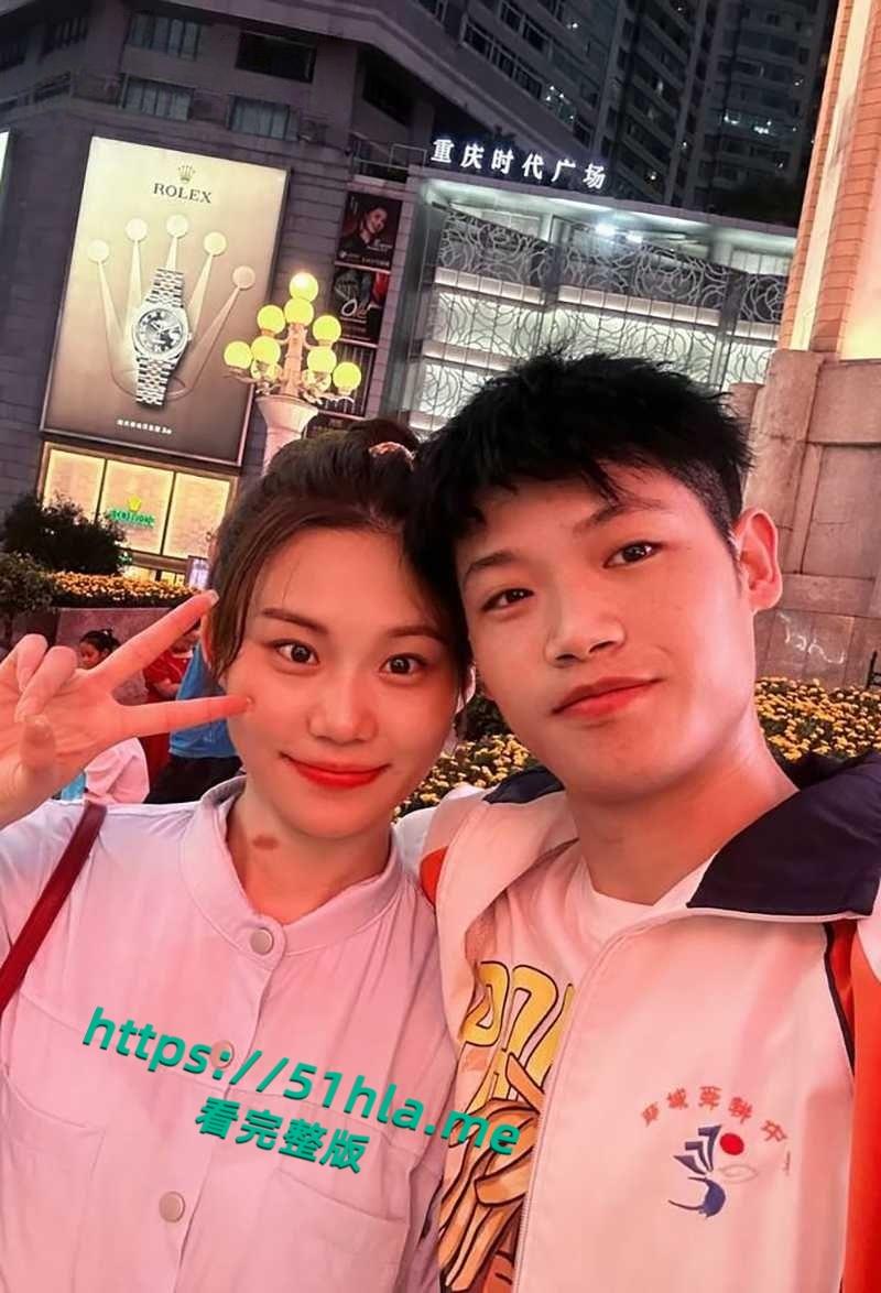 山东枣庄新婚夫妇酒店性爱私拍泄密，98年骚妻露脸激情口交，穿开档黑丝撅蜜桃臀被后入猛操！  第3张