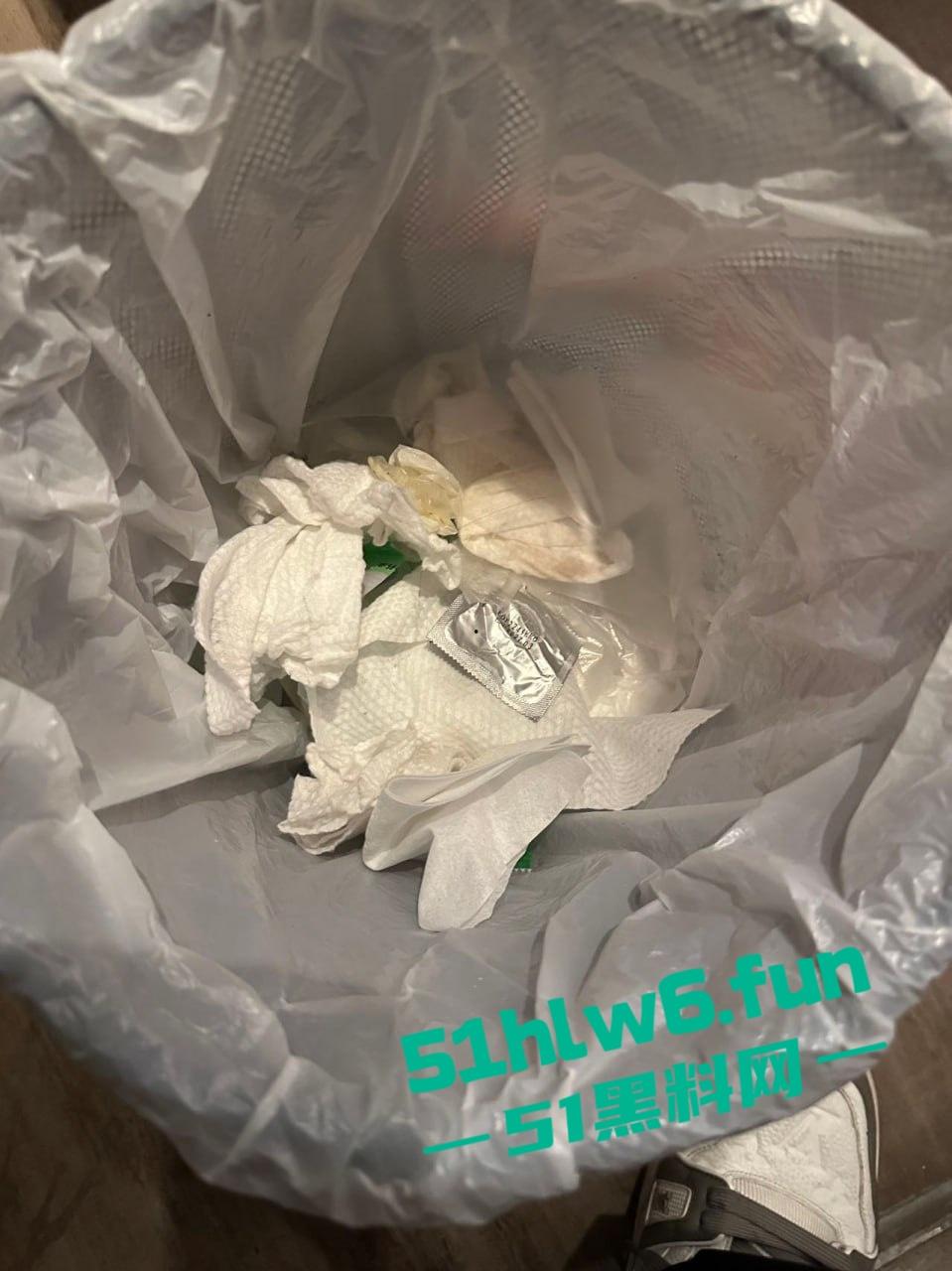 杭州小骚鸡以爱情名义欺骗老实人,脚踩多船两头吃还改不了卖逼瘾,骚货惨遭老实人曝光。 第9张 杭州小骚鸡以爱情名义欺骗老实人,脚踩多船两头吃还改不了卖逼瘾,骚货惨遭老实人曝光。 第9张