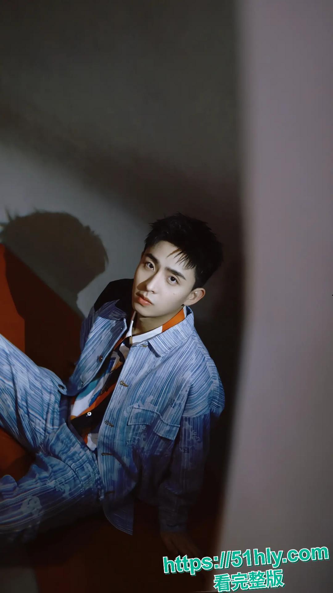 抖音百万粉丝型男歌手焦迈奇密室被约束训练,网传是gay如今被实锤无疑! 第4张 抖音百万粉丝型男歌手焦迈奇密室被约束训练,网传是gay如今被实锤无疑! 第4张