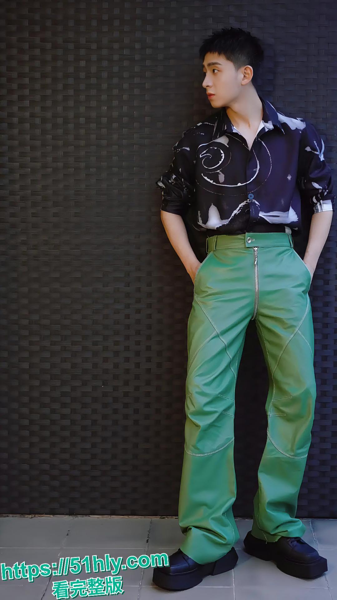 抖音百万粉丝型男歌手焦迈奇密室被约束训练,网传是gay如今被实锤无疑! 第9张 抖音百万粉丝型男歌手焦迈奇密室被约束训练,网传是gay如今被实锤无疑! 第9张