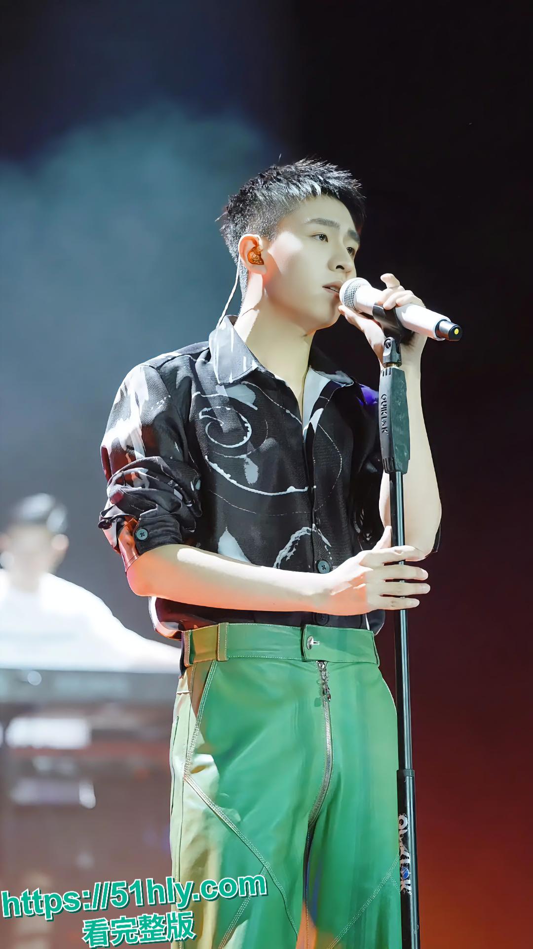 抖音百万粉丝型男歌手焦迈奇密室被约束训练,网传是gay如今被实锤无疑! 第10张 抖音百万粉丝型男歌手焦迈奇密室被约束训练,网传是gay如今被实锤无疑! 第10张