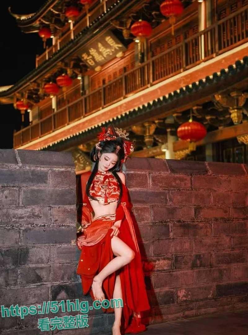 【湖南】18岁高颜值嫩妹【徐七七】被金主包养视频流出 人瘦奶大 粉红嫩穴 主动骑乘金主大屌 无套内射 激情四射  第2张