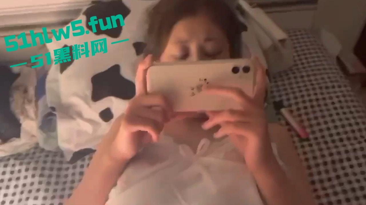 福建周宁一中【杨晴瑜】小穴超嫩的反差眼镜妹，性欲旺盛网上撩骚浴室自慰视频遭曝光。  第3张