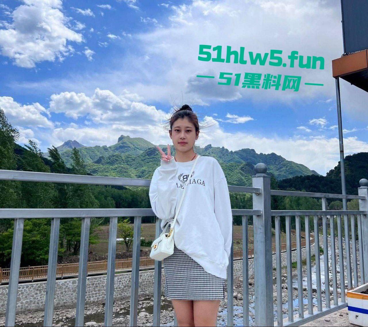 福建周宁一中【杨晴瑜】小穴超嫩的反差眼镜妹，性欲旺盛网上撩骚浴室自慰视频遭曝光。  第5张