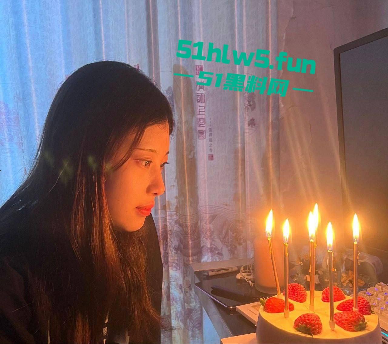 福建周宁一中【杨晴瑜】小穴超嫩的反差眼镜妹，性欲旺盛网上撩骚浴室自慰视频遭曝光。  第9张