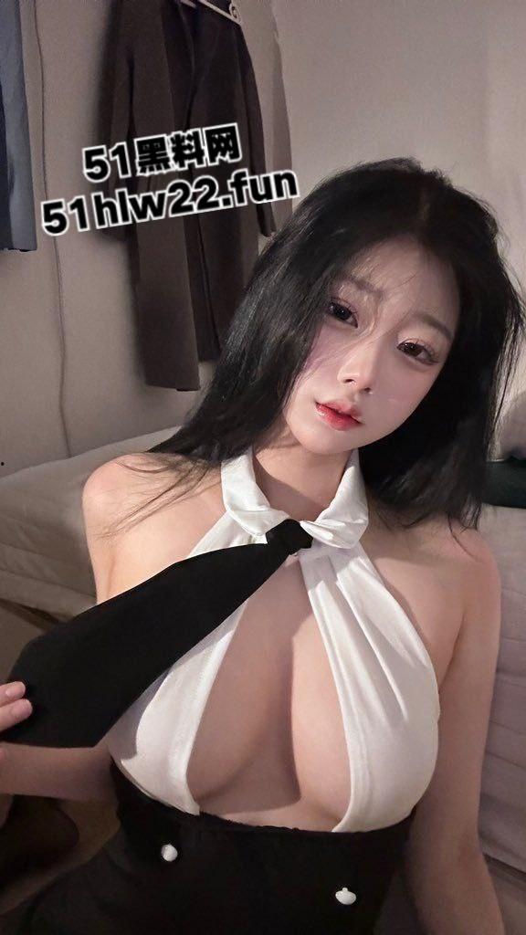 韩国白袜小姐姐【harayuaii】Coser母狗大尺度私拍，超敏感白虎美鲍自慰潮吹，舒爽呻吟淫荡诱惑至极。  第5张