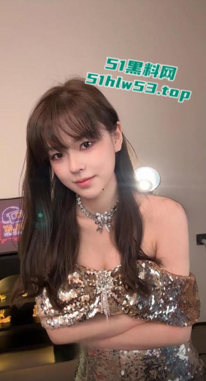 呆妹儿小霸王好姐妹!抖音千万粉丝女网红【沫子】早期全裸私拍写真被扒出,超清逼毛清晰可见! 第4张 呆妹儿小霸王好姐妹!抖音千万粉丝女网红【沫子】早期全裸私拍写真被扒出,超清逼毛清晰可见! 第4张