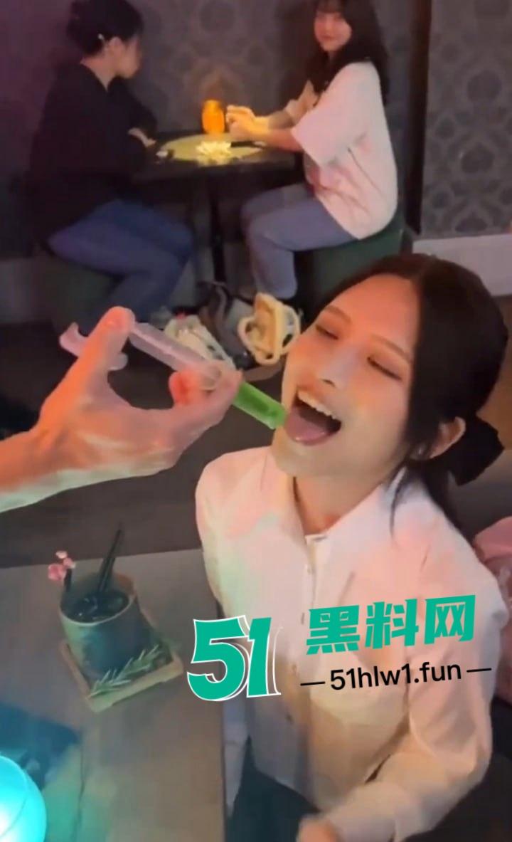 绝美颜值尤物母狗,大奶长腿身材一流超漂亮的脸蛋,鸡巴形成超反差对比吃鸡做爱视频流出。 第13张 绝美颜值尤物母狗,大奶长腿身材一流超漂亮的脸蛋,鸡巴形成超反差对比吃鸡做爱视频流出。 第13张