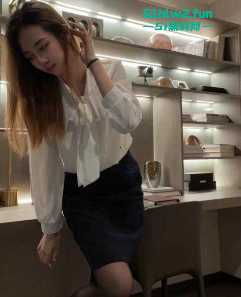 超越翰林府,广东佛山顺德悦府女销售【程圆】制服加黑丝,就在样板间让老板内射。 第1张 超越翰林府,广东佛山顺德悦府女销售【程圆】制服加黑丝,就在样板间让老板内射。 第1张