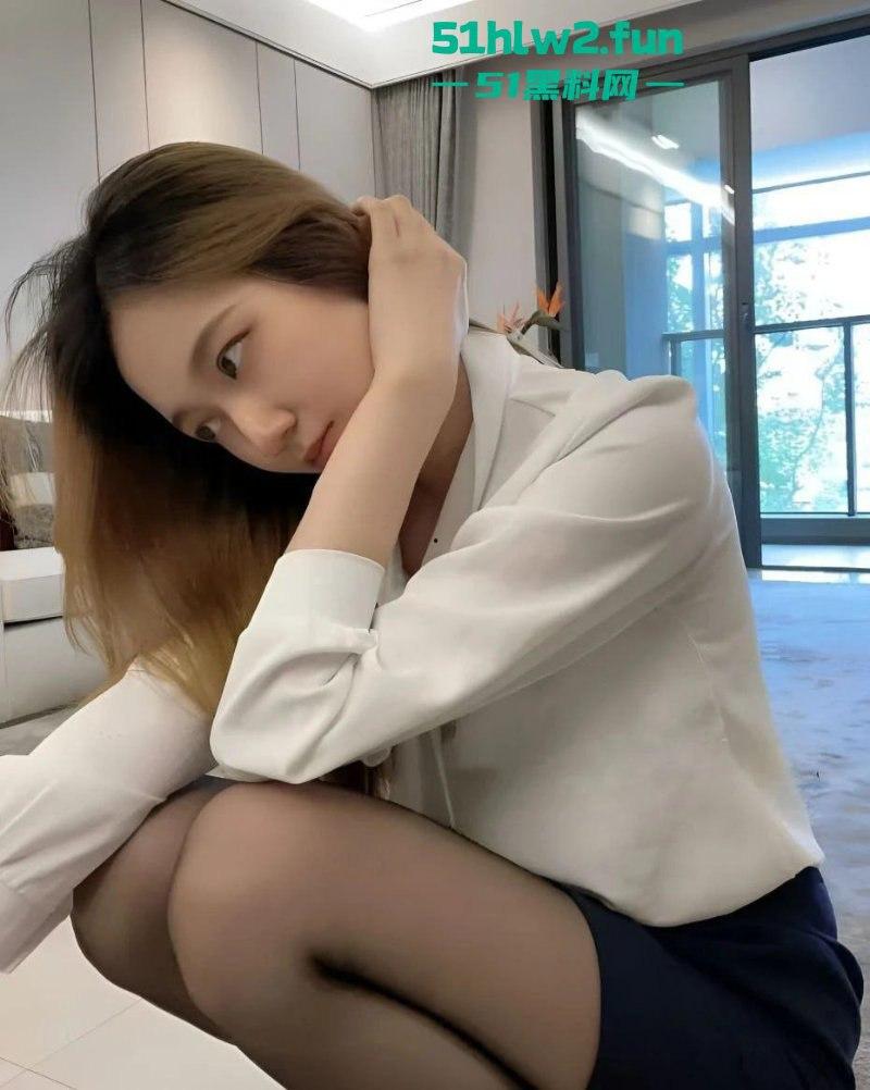 超越翰林府,广东佛山顺德悦府女销售【程圆】制服加黑丝,就在样板间让老板内射。 第2张 超越翰林府,广东佛山顺德悦府女销售【程圆】制服加黑丝,就在样板间让老板内射。 第2张