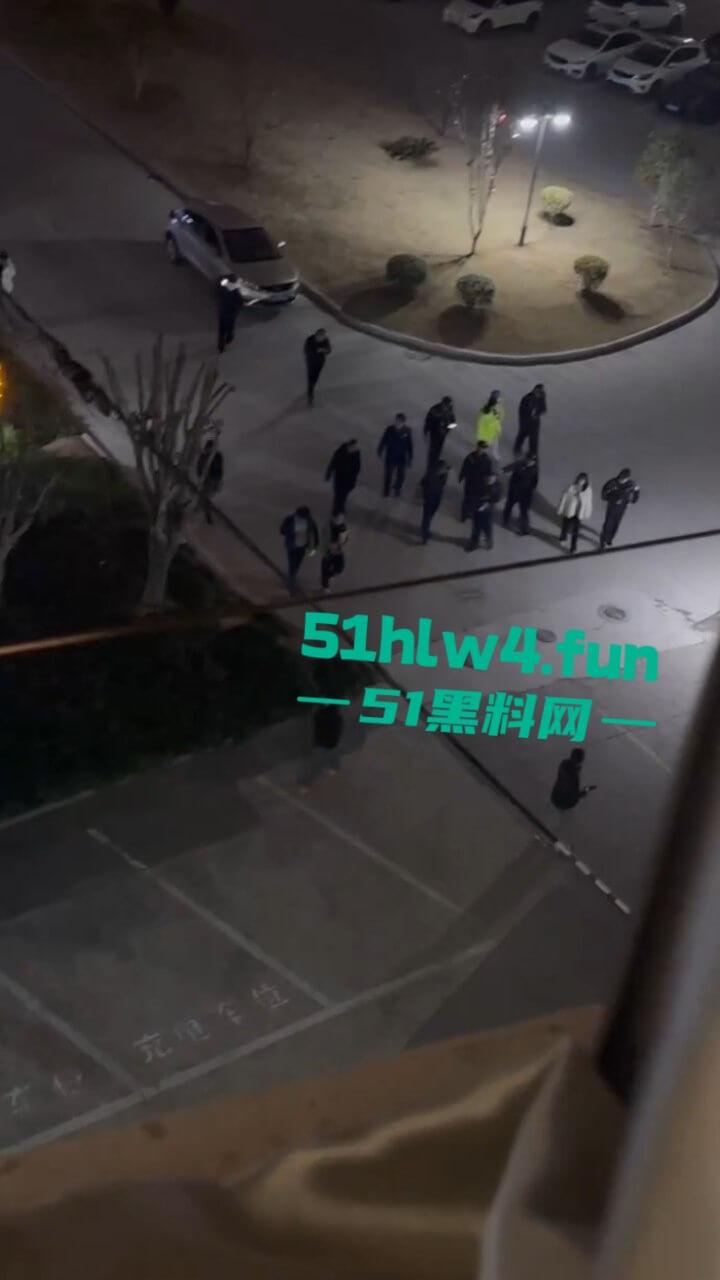 吉利学院杀人事件，女学生遭遇猥亵推搡中持刀将男子捅死，女孩已经被特警带走。  第5张