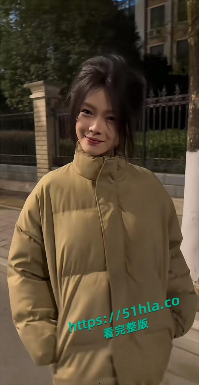 抖音47万粉超清纯网红【钟无艳】定制私拍曝光，身穿JK猛插粉穴，淫水喷溅场面激情炸裂！  第2张