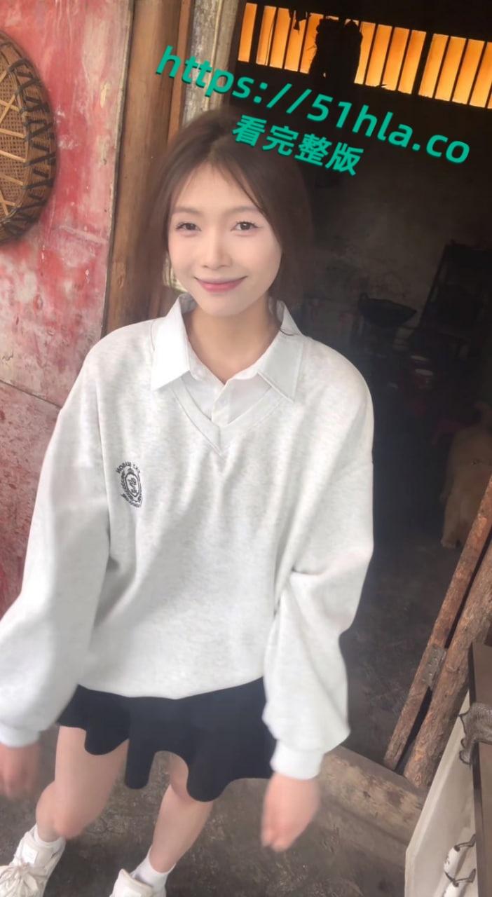 抖音47万粉超清纯网红【钟无艳】定制私拍曝光，身穿JK猛插粉穴，淫水喷溅场面激情炸裂！  第4张