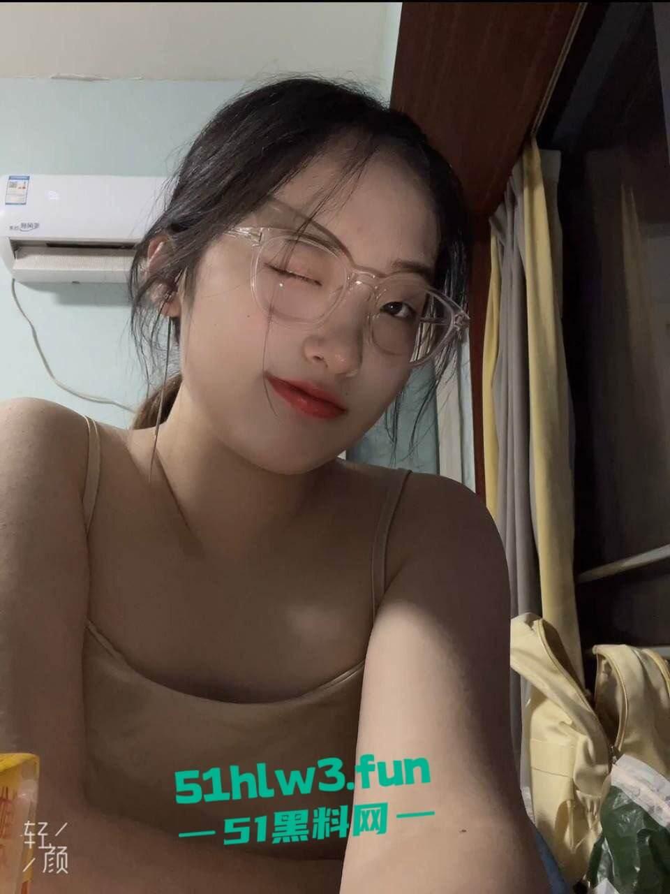 高颜值眼镜母狗【任梓欣】极品身材长腿反差婊,表面女神私下母狗被大屌主人拿下彻底沦为性奴。 第1张 高颜值眼镜母狗【任梓欣】极品身材长腿反差婊,表面女神私下母狗被大屌主人拿下彻底沦为性奴。 第1张