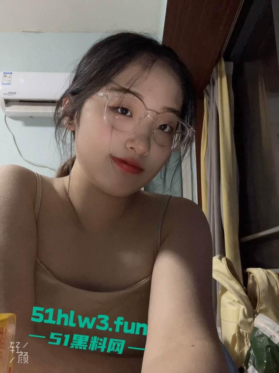 高颜值眼镜母狗【任梓欣】极品身材长腿反差婊,表面女神私下母狗被大屌主人拿下彻底沦为性奴。 第4张 高颜值眼镜母狗【任梓欣】极品身材长腿反差婊,表面女神私下母狗被大屌主人拿下彻底沦为性奴。 第4张